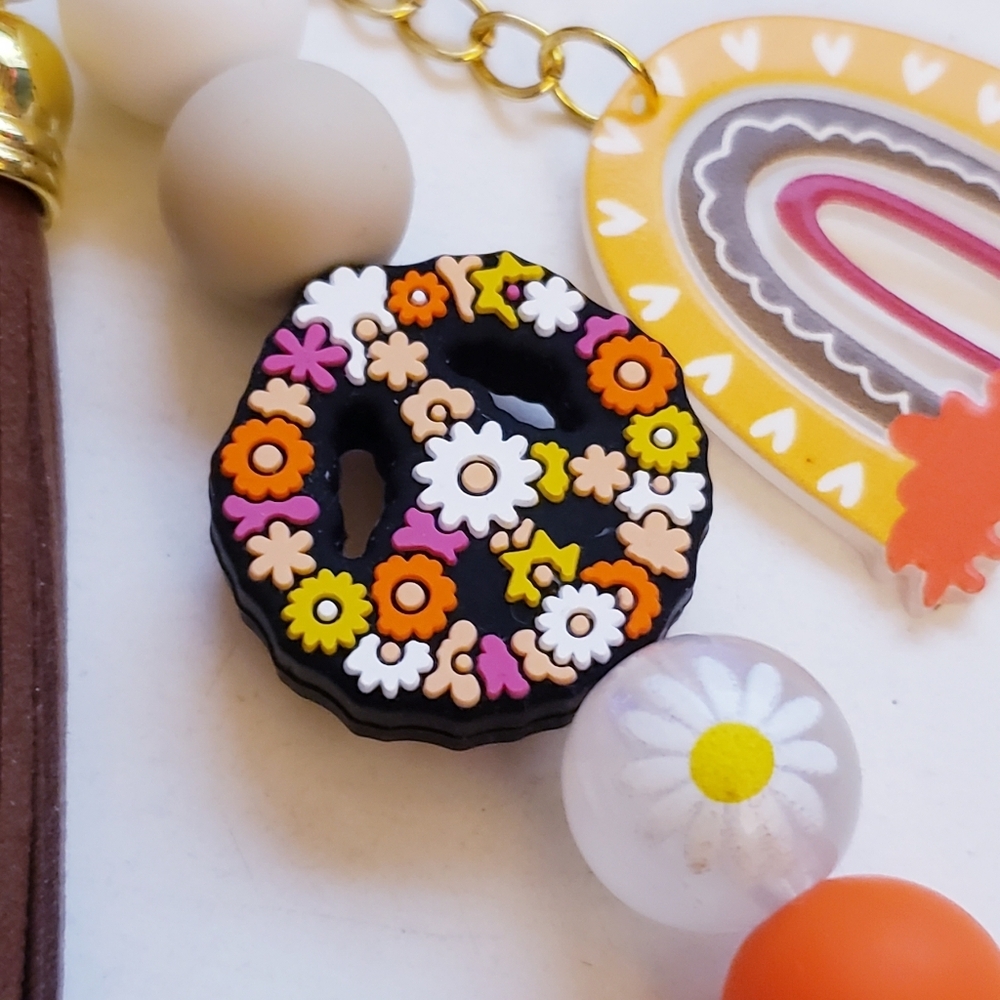 Handmade SiIicone Focal Beaded Rainbow 70s Peace Daisy Keychain - Picture 4 of 5